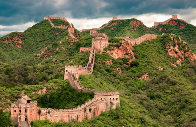 In spring, the area around the Great Wall is lush with greenery.