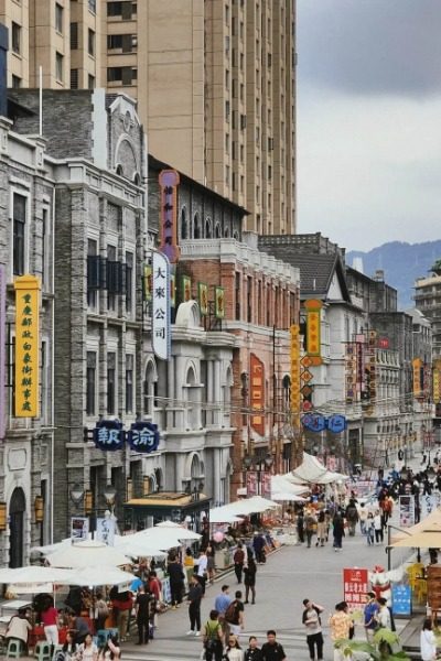 Baixiang Street in Chongqing.