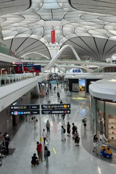 The ceiling at Beijing Airport is very high, making the entire hall feel spacious.