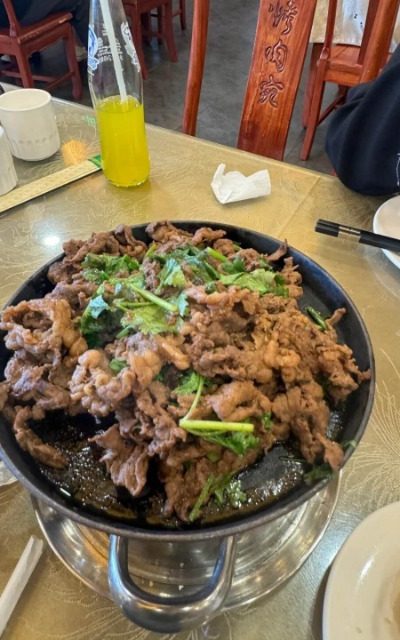 Beijing roast meat at Kaorou Wan is sizzling and dripping with oil.