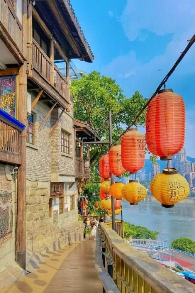 The cliffside walkway on the Mountain City Trail in Chongqing.