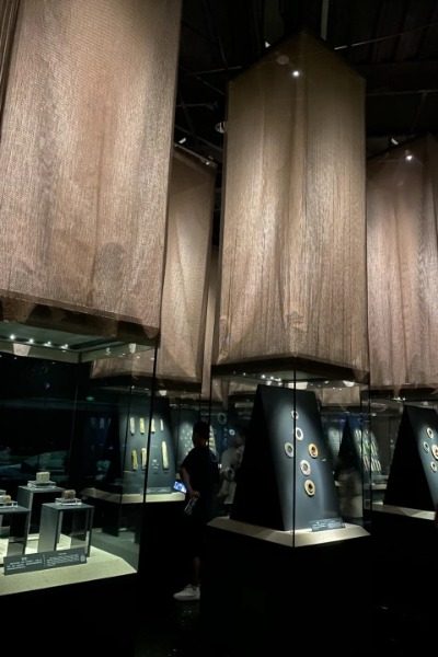 The exhibits of the Jinsha Site Museum, one of the Chengdu attractions.