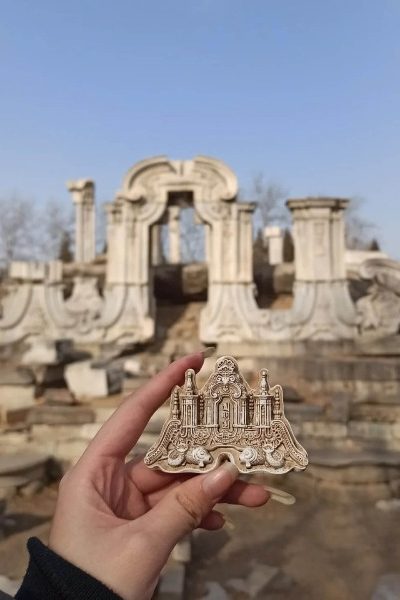 Fridge magnets featuring the Western-style ruins.