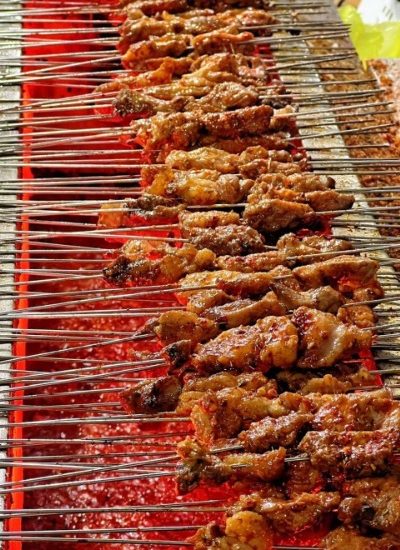 Grilled meat skewers are a popular Xi'an food, known for their rich flavors and smoky aroma.