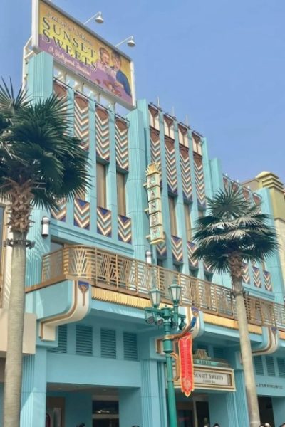 There are many palm trees planted at the entrance of Universal Beijing Resort.