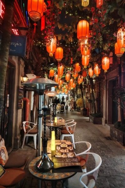 The lanterns in Tianzifang light up at night.