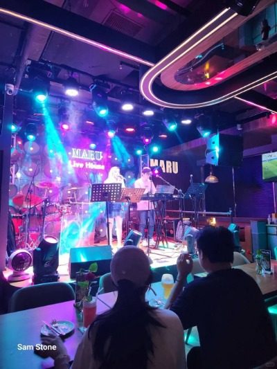 Popular Bar in Shanghai: MARU Music Restaurant & Live House