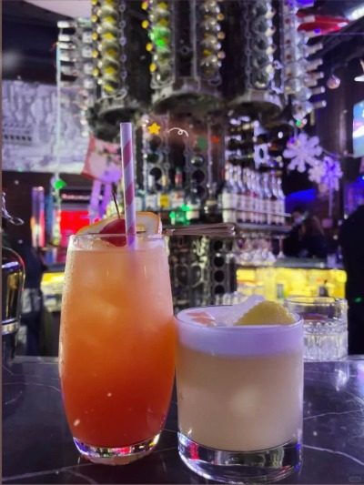 Enjoy drinks at MOSSO German Auto Restaurant & Music Bar in Shanghai.