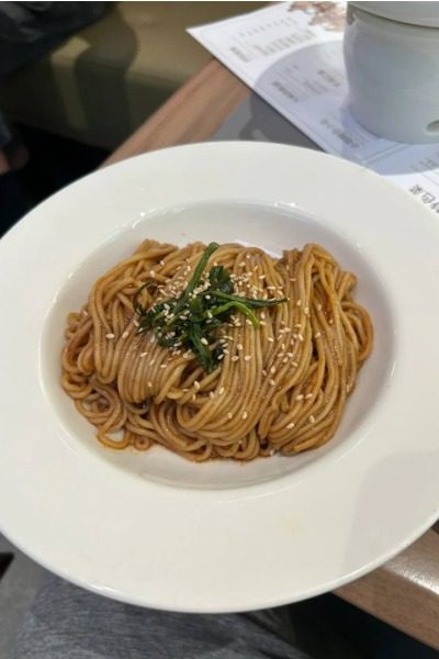 Authentic Shanghai Cuisine: Noodles Mixed with Scallion, Oil, and Soy Sauce.