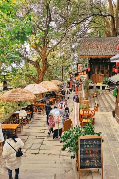 The outdoor tea houses on the Mountain City Trail in Chongqing.