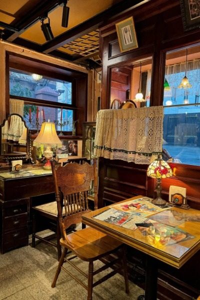 The interior decor of Antique Garden Café in Shanghai is very vintage.