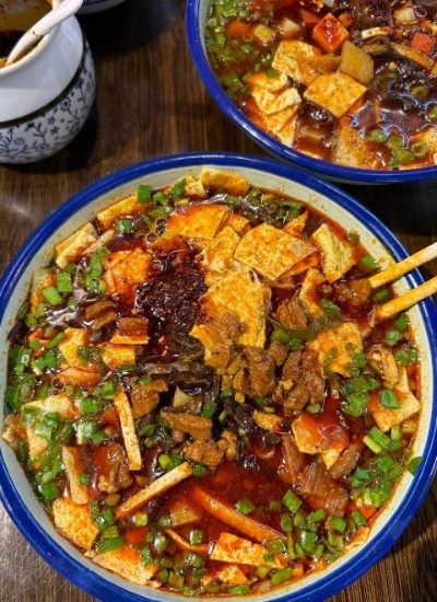 Saazi noodles are a traditional dish from Xi'an, featuring rich, savory toppings and colorful ingredients that make for a delightful and flavorful meal.