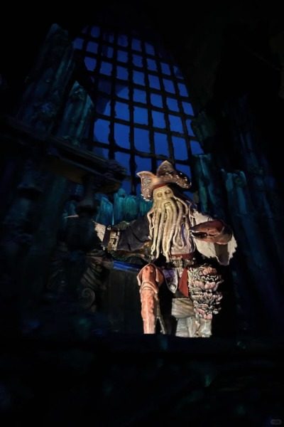 In Shanghai Disneyland, the octopus captain in Pirates of the Caribbean is super lifelike.