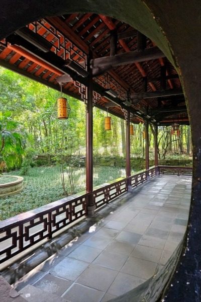 The beautiful scenery of the Du Fu Thatched House Museum in Cheng du.