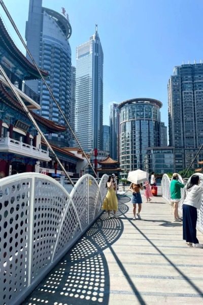 The most popular bridge among tourists near Kuixing Tower in Chongqing.