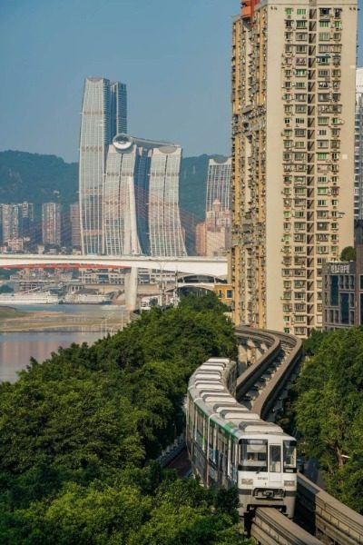 The subway train is slowly approaching Liziba Metro Station in Chongqing from a distance.