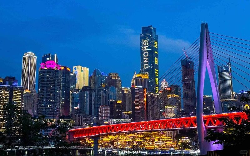 The full view of Qiansimen Bridge in Chongqing.