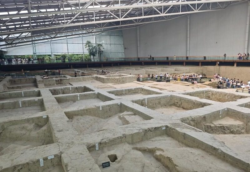 The interior view of the Jinsha Site Museum, one of the Chengdu attractions.