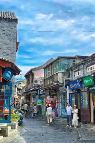 Visitors are strolling along Yandaixie Street by Shichahai.