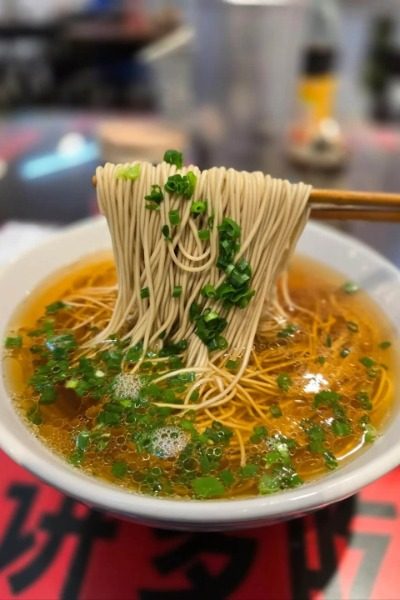 Authentic Shanghai Cuisine: Plain Noodles (Yangchun Noodles).