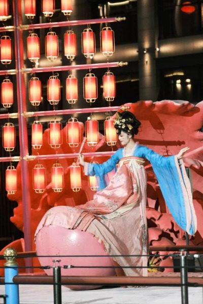 Xi'an's Great Tang Ever Night City Dadong Performance