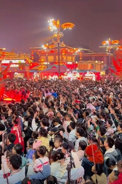 crowd 7-Time Guide-China Travel Guide